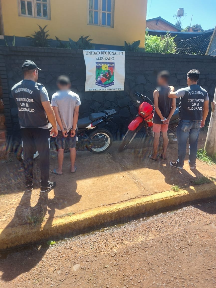 Detuvieron en Eldorado a dos jóvenes que realizaban enduro con motos robadas